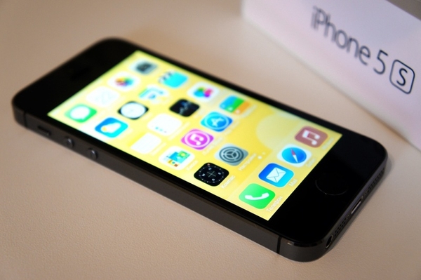 Продам iPhone 5s 16GB-Черный