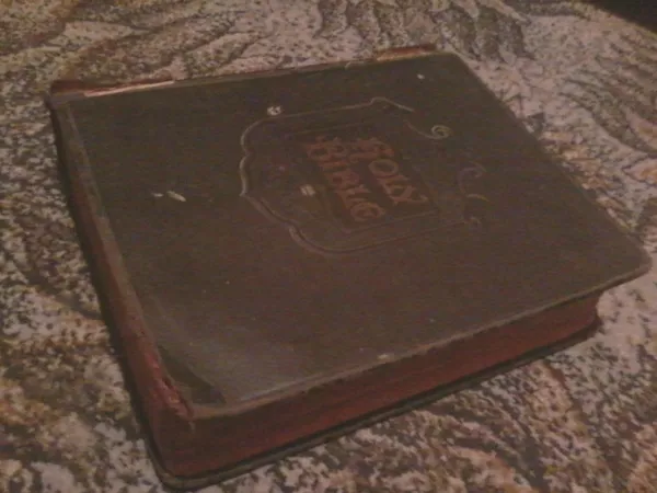 Продам большую библию 1925г.п. из Америки на английском продам