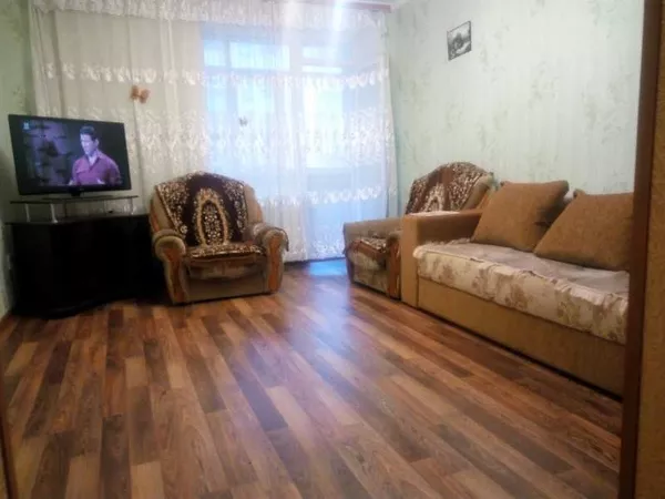 Двухкомнатная квартира с ремонтом, на Сосновом