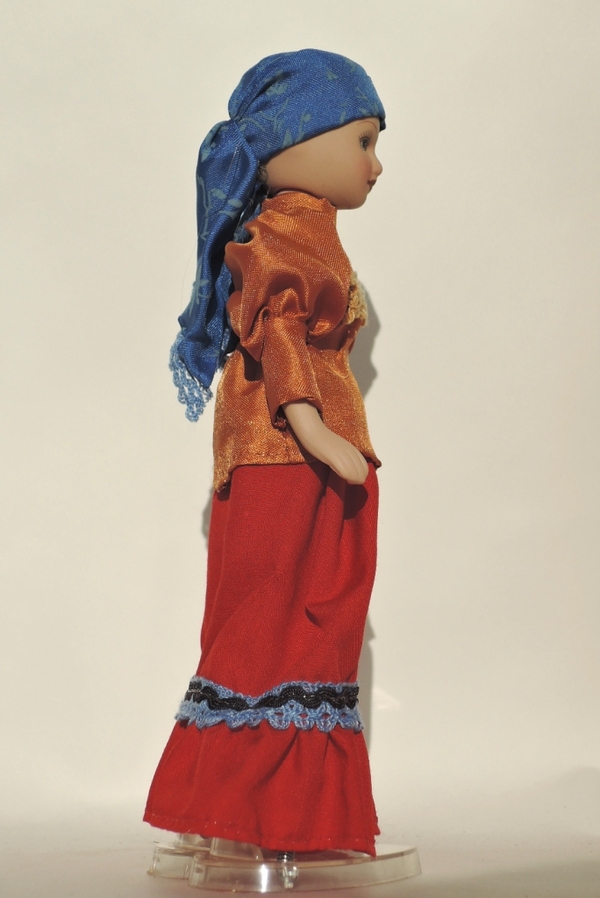 Фарфоровая  кукла  2
