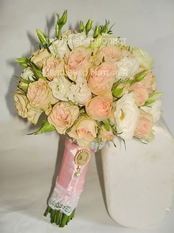 Букет невесты в персиковом цвете
