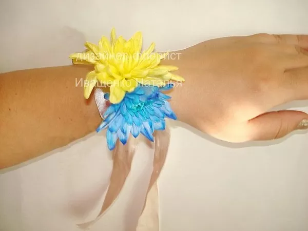 Цветочный браслет на руку из живых цветов,  браслет для невесты или сви