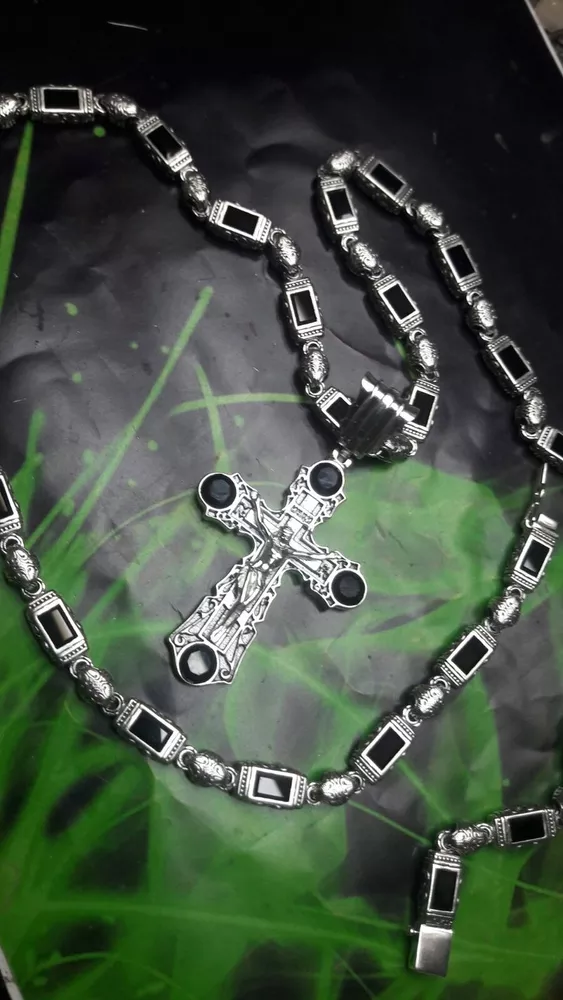 Серебряная цепочка с крестом и камнями оникс 5