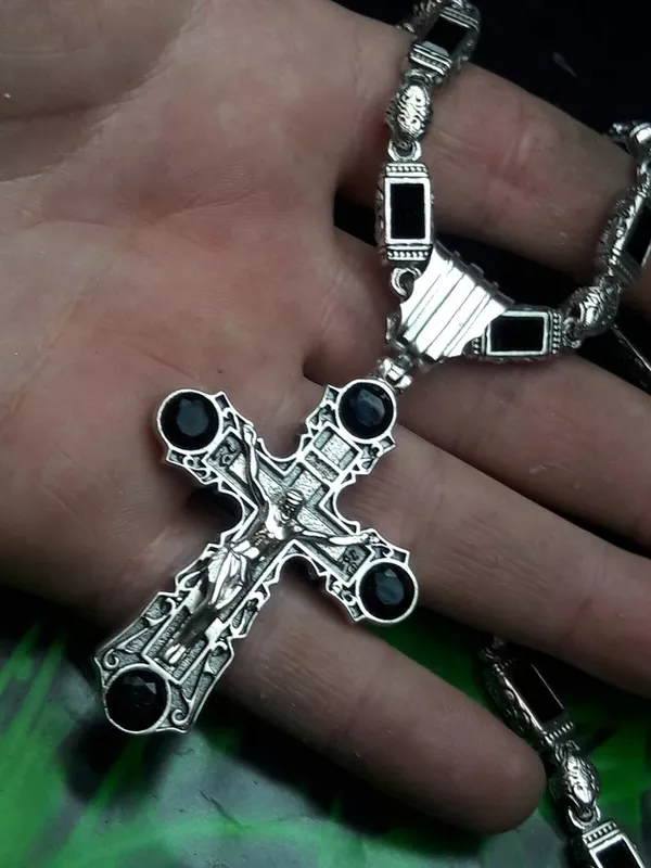 Серебряная цепочка с крестом и камнями оникс 6